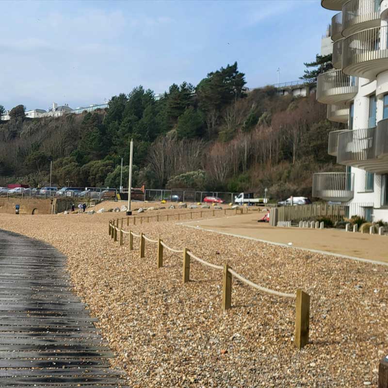 Large holiday cottages available in Folkestone, Kent a coastal town with accomodation offering spacious and relaxing accomodation