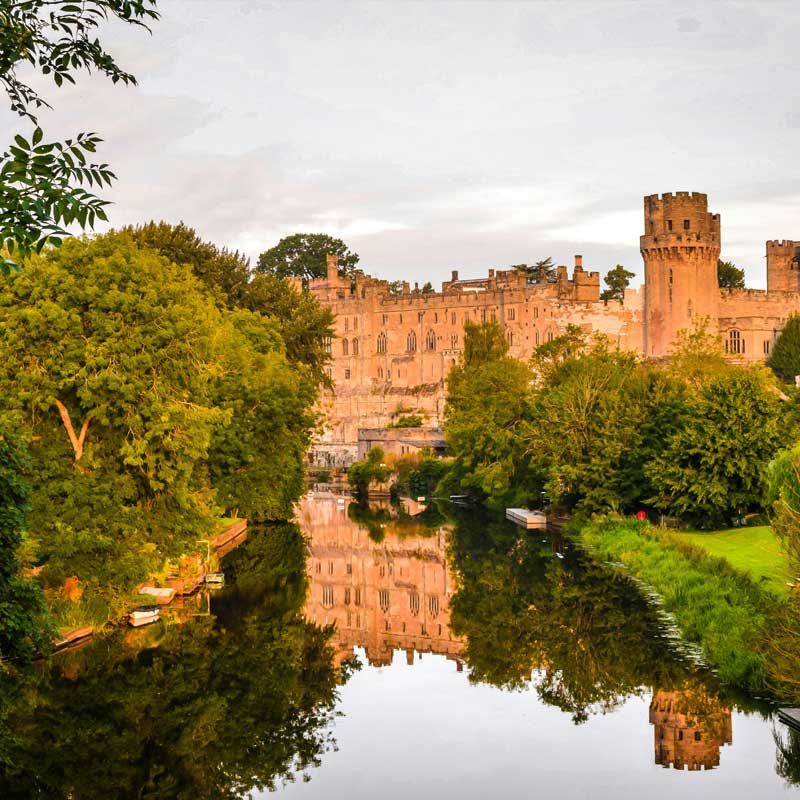 Find large and relaxing holiday accomodation in Warwickshire, which offers days out exploring towns, cities, castles and countryside