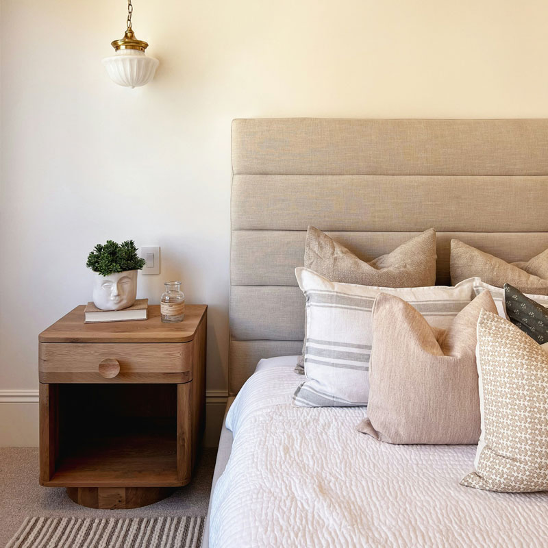 Discover large holiday cottages with light and airy bedrooms available in Govilon, Monmouthshire situated on the edge of the Brecon Beacons National Park