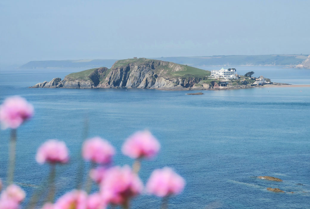 Find large cottages in Devon with coastal views