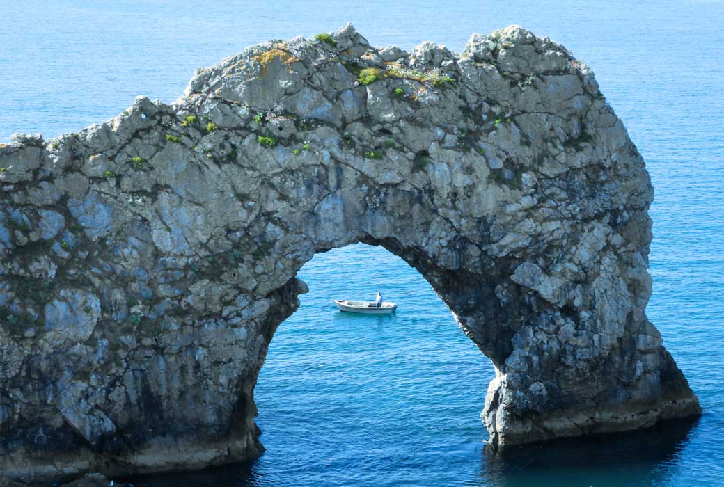Locate stunning large cottages near to the Dorset coastline