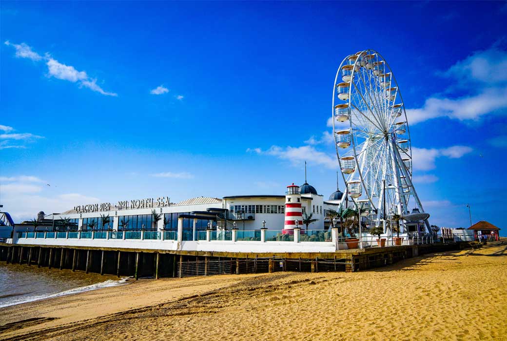 Locate large cottages near to the beautiful beaches in Essex