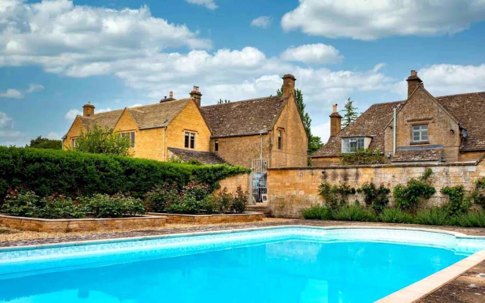 outdoor swimming pool at Brookside Lodge near Boradway, sleeps 10