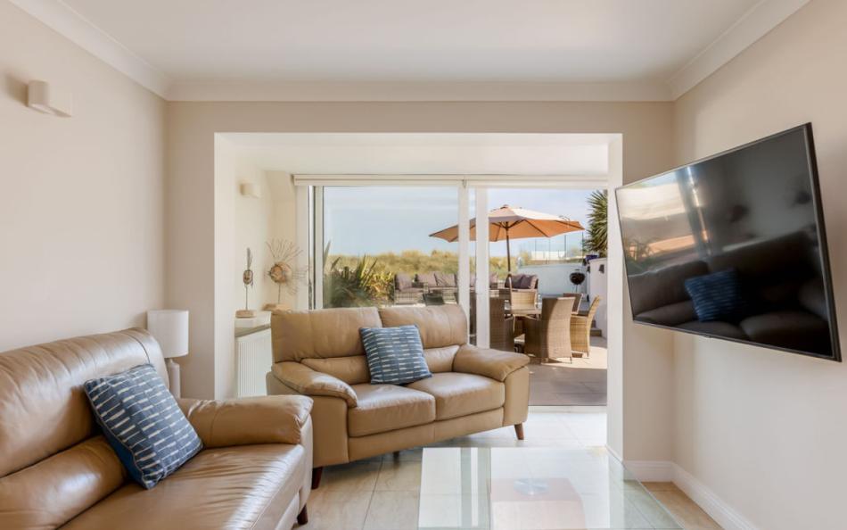 lounge with tv at Bay Harbour View No.2