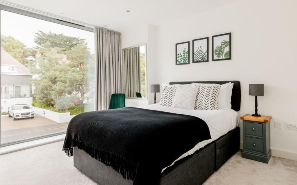Double bedroom at La Mer 