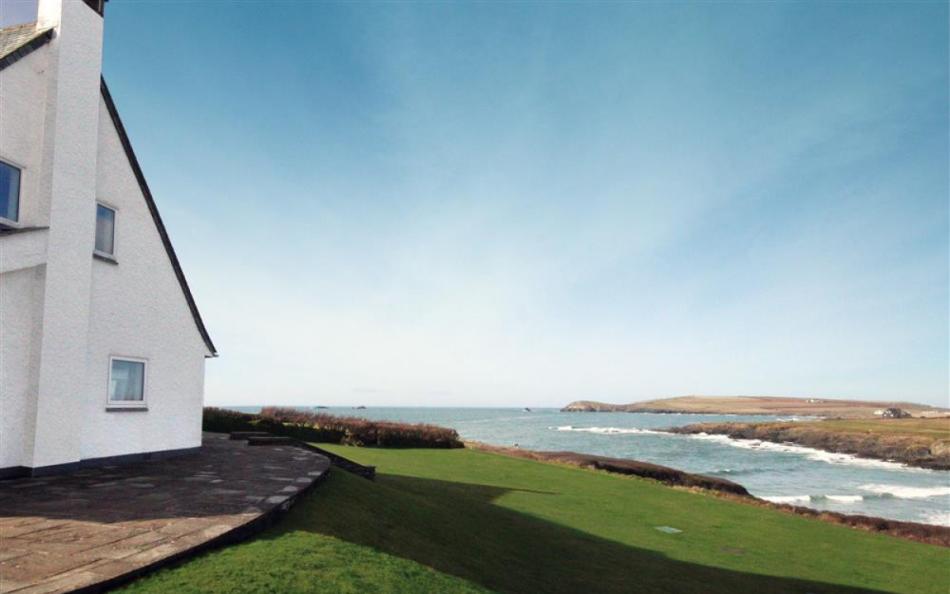 Roswidden on the cliff views of the sea