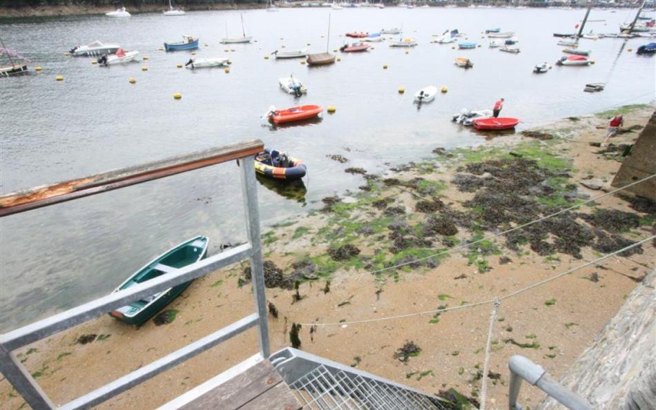 Steps to the river and foreshore at Seasteps