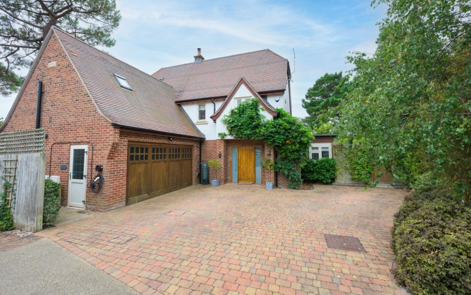  Summer Pines near Sandbanks, sleeps 8 guests
