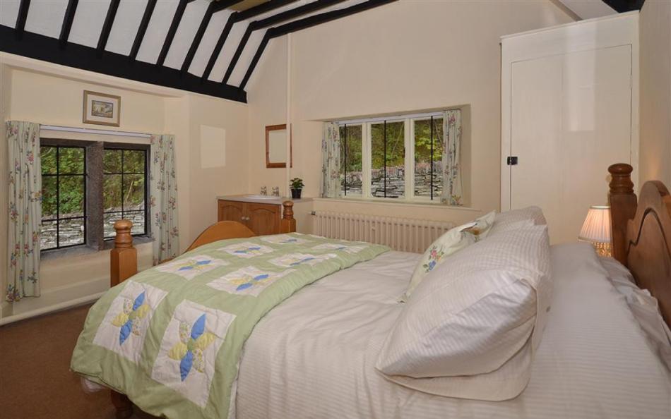 fourth double bedroom at Treverbyn Vean Lodge & Stable