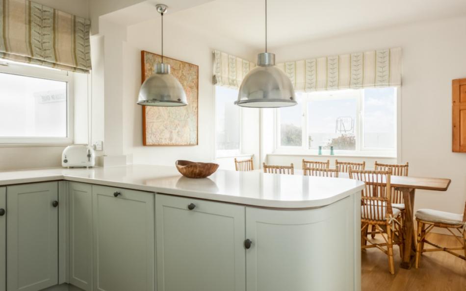 kitchen to dining area at Utopia No.1