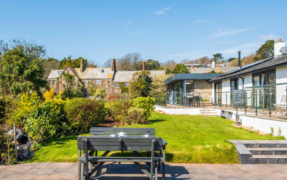 gardens and outside at Sea Haven House