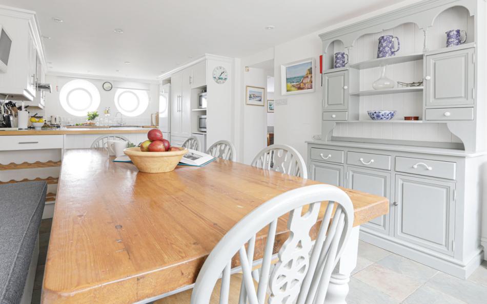 dining area in Breakwater Cottage