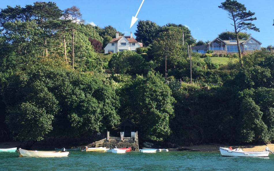 Arran Holiday Home sat on the hillside overlooking the Salcombe and Kingsbridge Estuary, sleeps  8