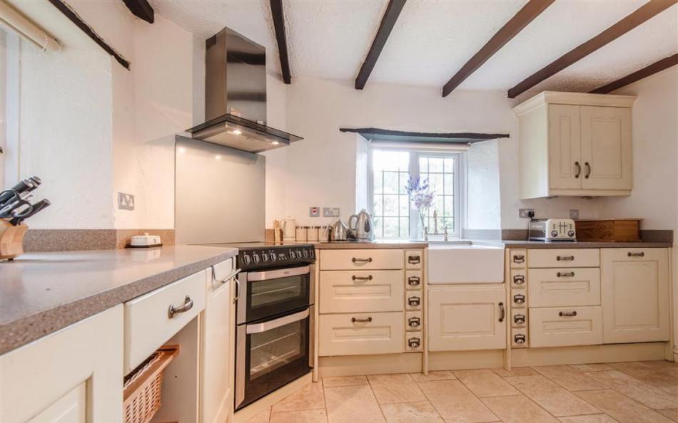 cottage kitchen at Treverbyn Vean Lodge & Stable