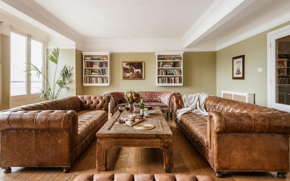 sofas and lounge at the Captain's House