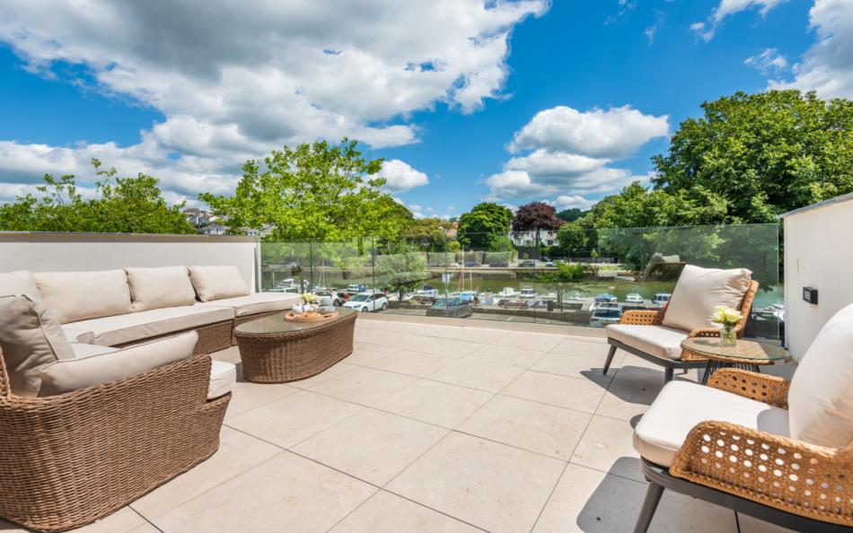 Outdoor seating at Meadow Rise 