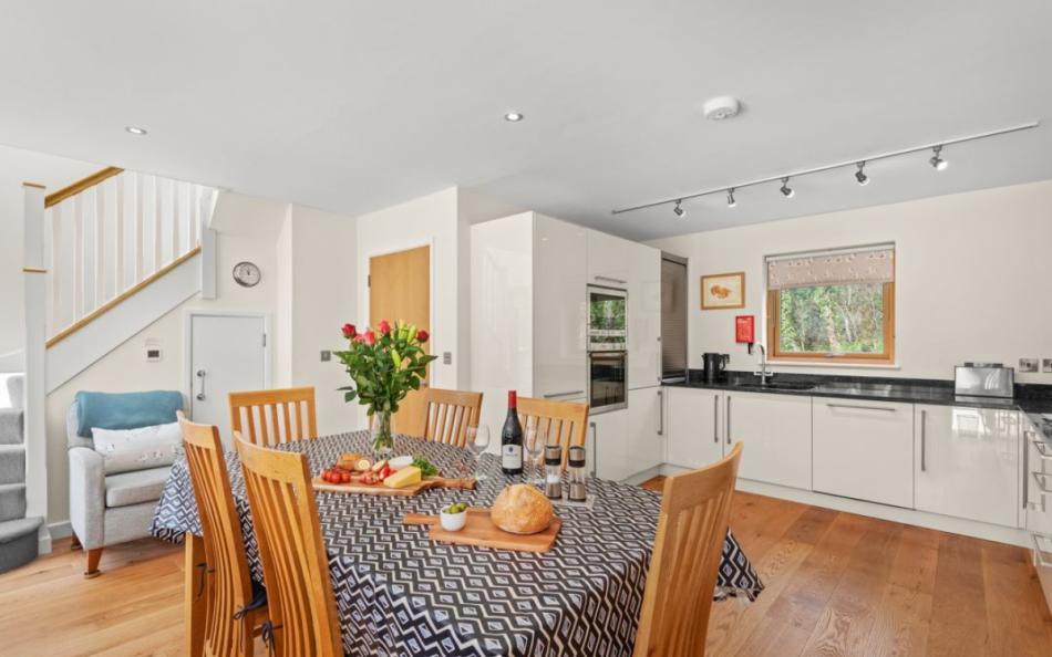 kitchen & Table seating