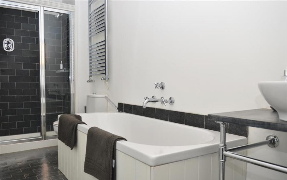En suite bathroom to the Master bedroom at South Riding