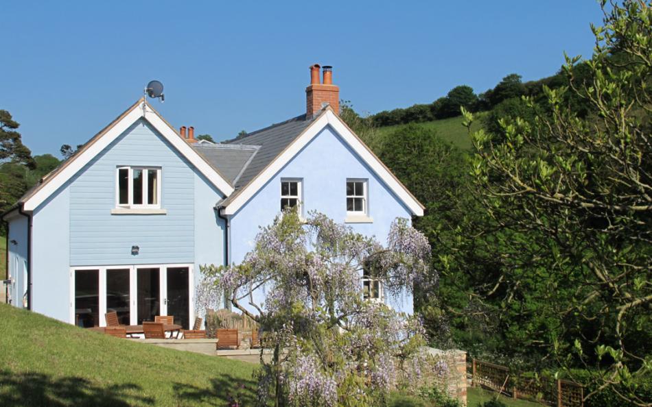 Burnt House sleeps 10 large cottage near Bantham in devon