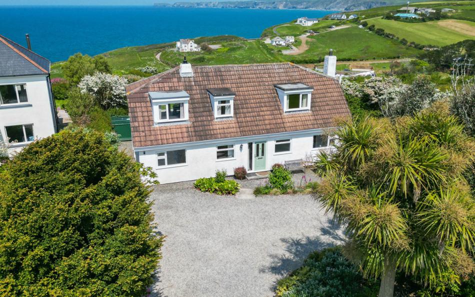 Lower Garrick large holiday home in Port Isaac sleeps 8