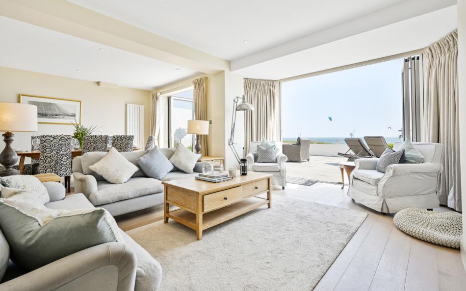 Lovely light and airy living room with sea views at Beach Side 