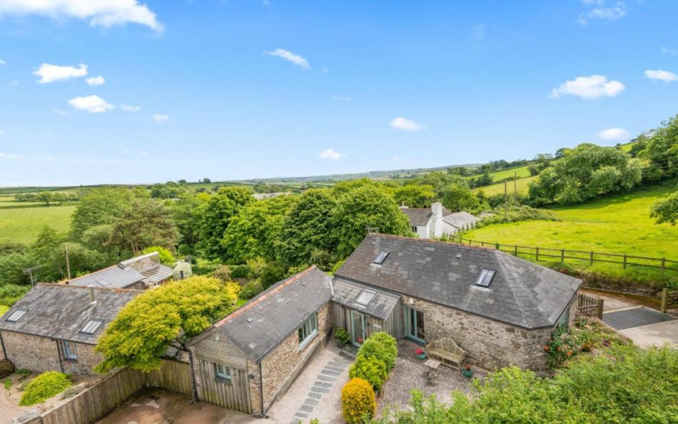 Little Cumery holiday house in Bigbury-on-Sea in Devon, Sleeps 8 guests