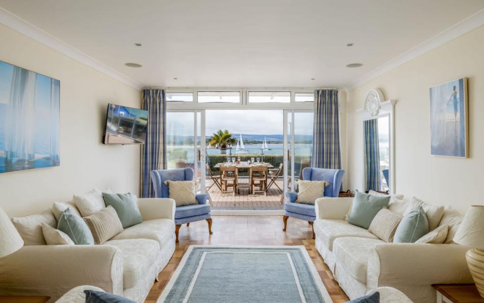 Golden Gates No.9 with sea views in Poole sleeps 8