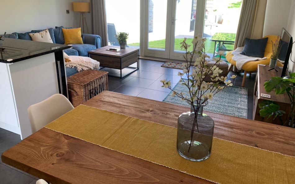 dining area to lounge at 9 Talland