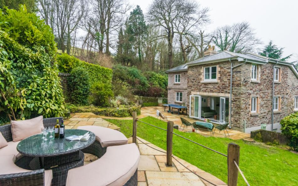 Clanacombe Lodge large holiday home near Bantham in Devon sleeps 8