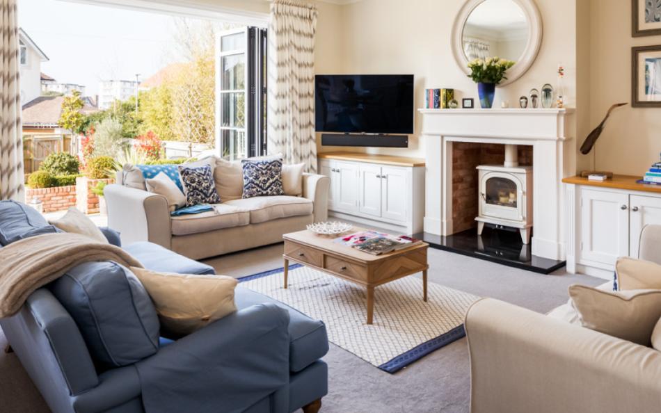 Living room with TV at Number Twelve