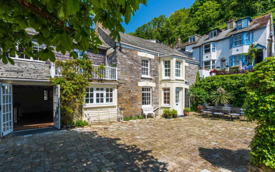 Lily House in Polperro, Cornwall sleeps 8 guests