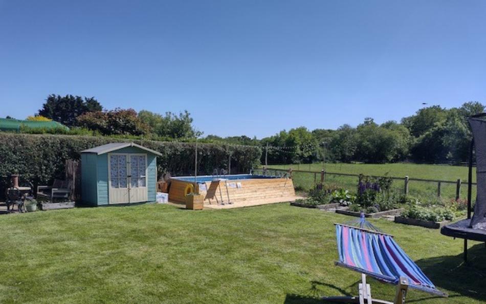 outdoor swimming pool at Heather Cottage