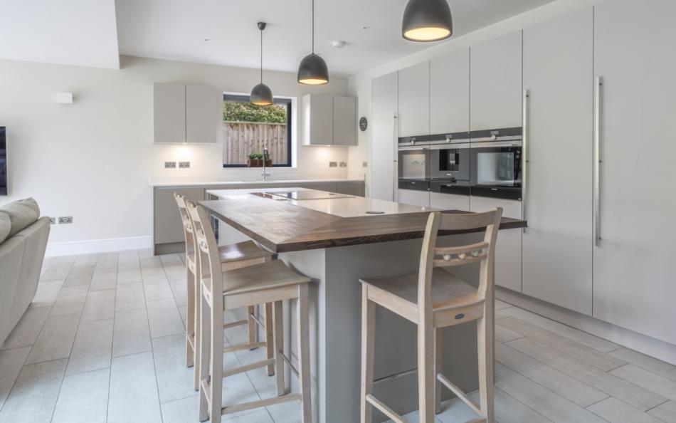 breakfast island in kitchen at Nautiques near Poole