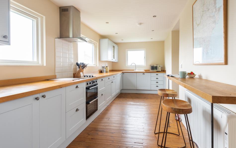 modern kitchen at 1 Ivy Cove