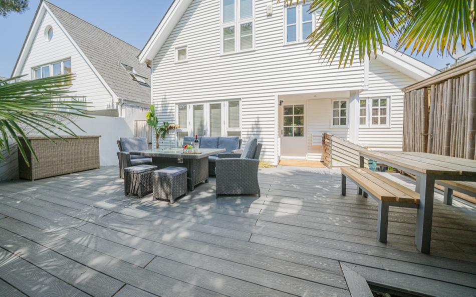 Outdoor seating at Boathouse 