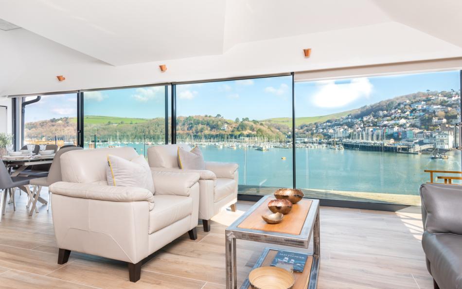 Bridge House in Dartmouth, sleeps 8 guests for group holidays