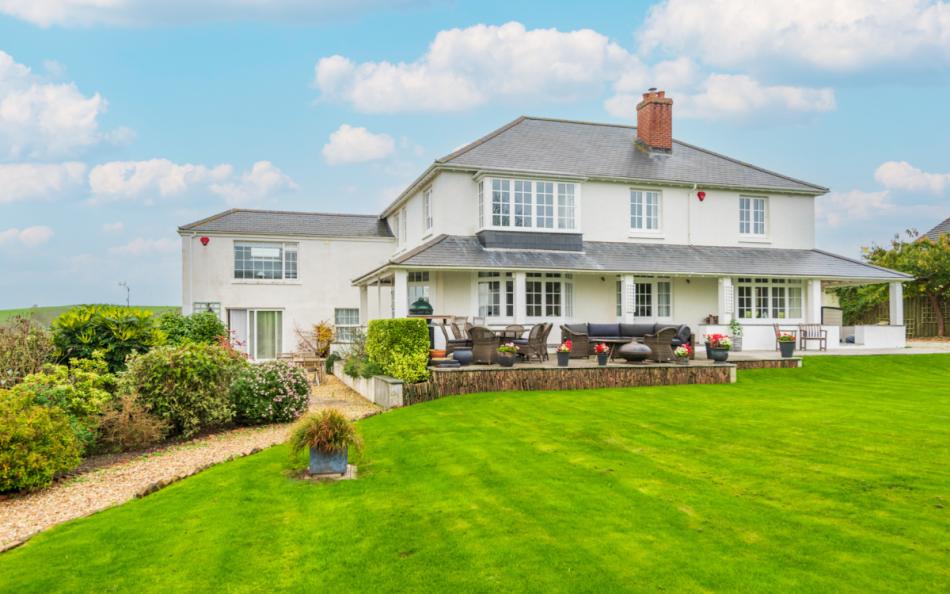 Pipers Bench & Apartment in Thurlestone, Devon Sleeps 16, large holiday home