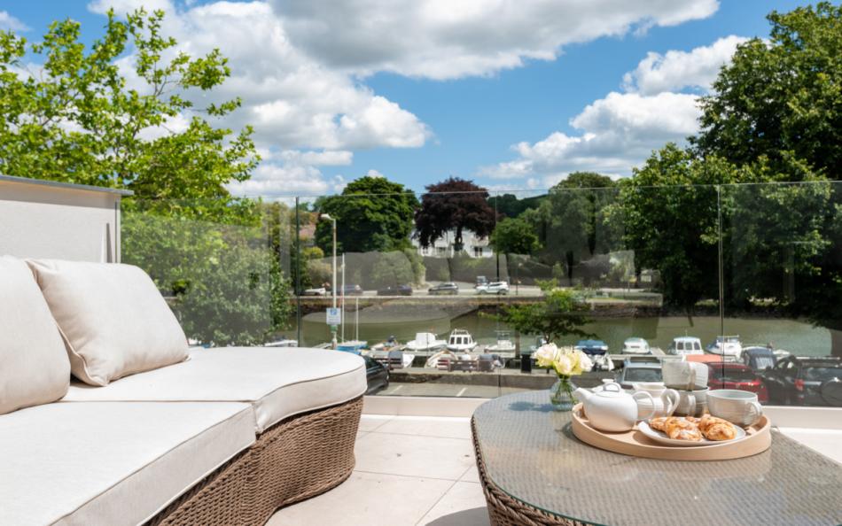 Outdoor seating at Meadow Rise 