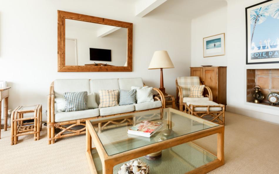 lounbge area at Utopia No.1