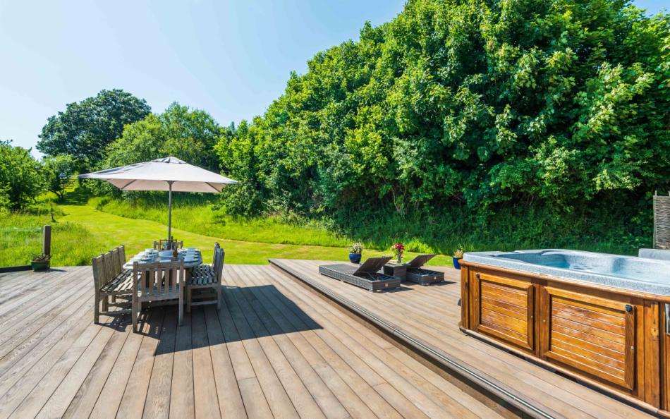 the hot tub outside at The Old Barn 