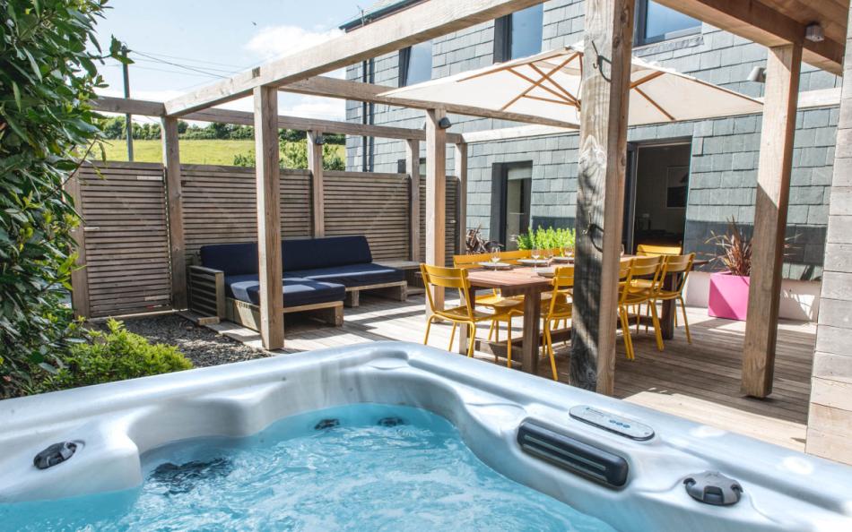 Huccombe Farmhouse with hot tub in Devon, sleeps 9