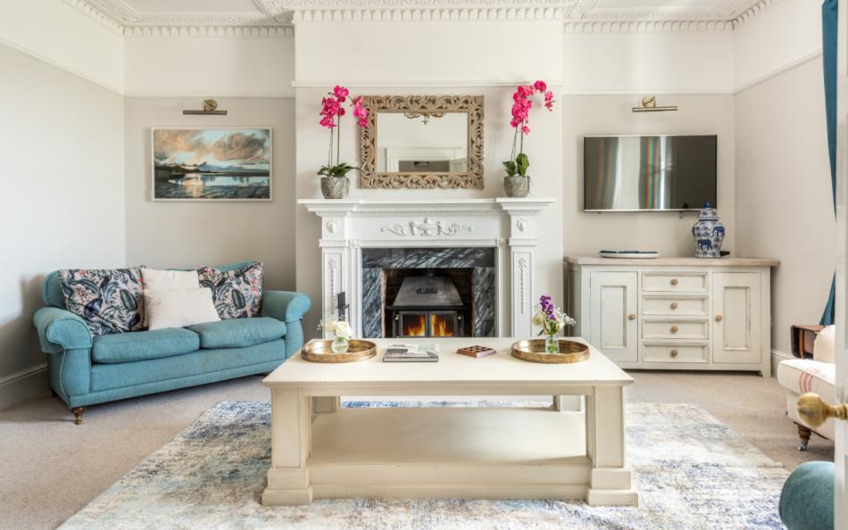 lounge area at Coulscott House