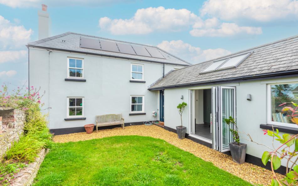 Alma House near Salcombe sleeps 8