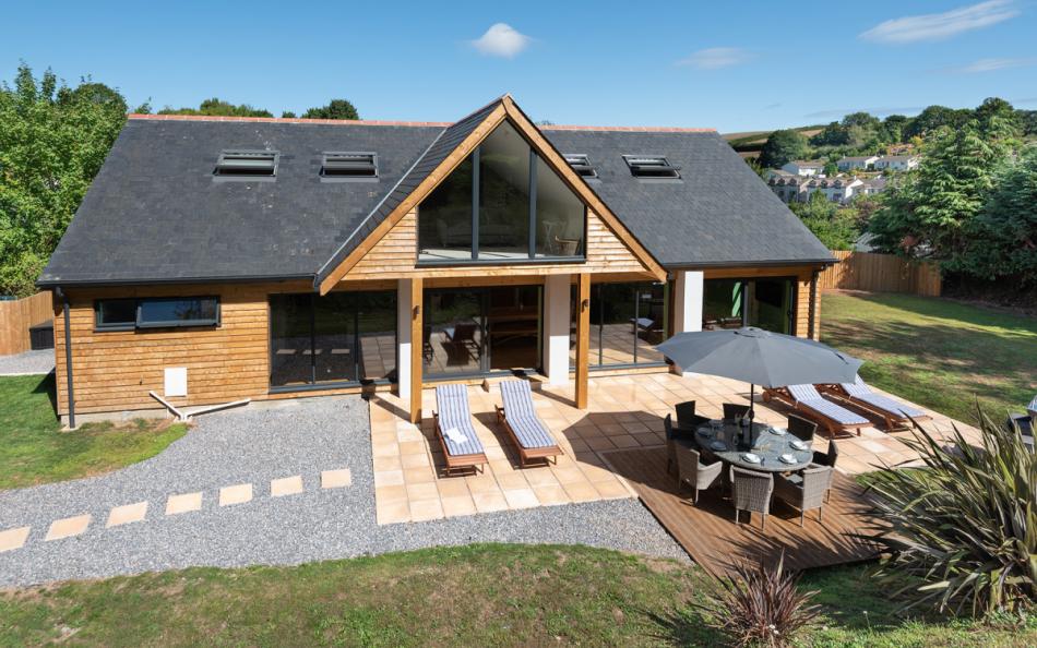 Acacia House in Devon sleeps 8 near Totnes