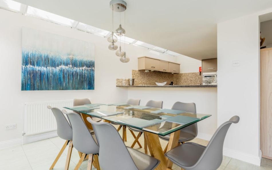 dining table at Bay Harbour View No.2