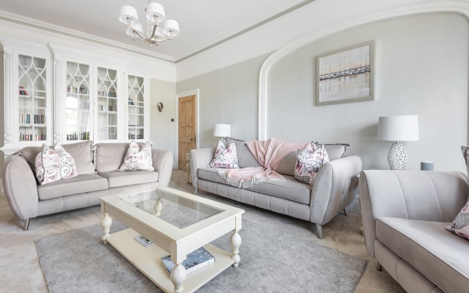 Bright and spacious living room with large bay window at Halcyon House
