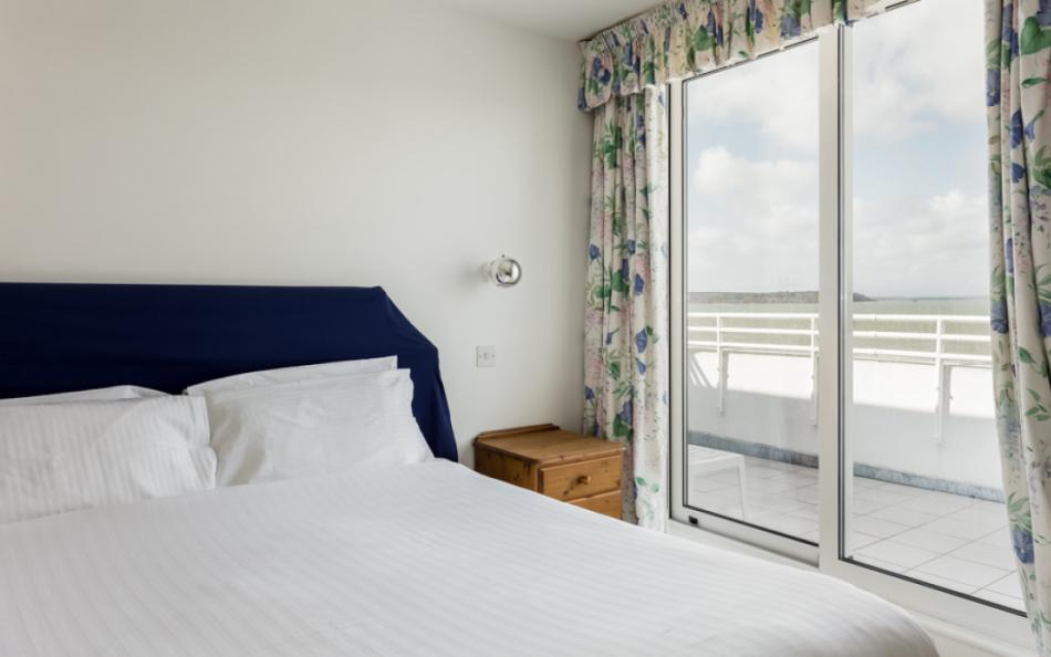 Utopia No.6 double bedroom with balcony