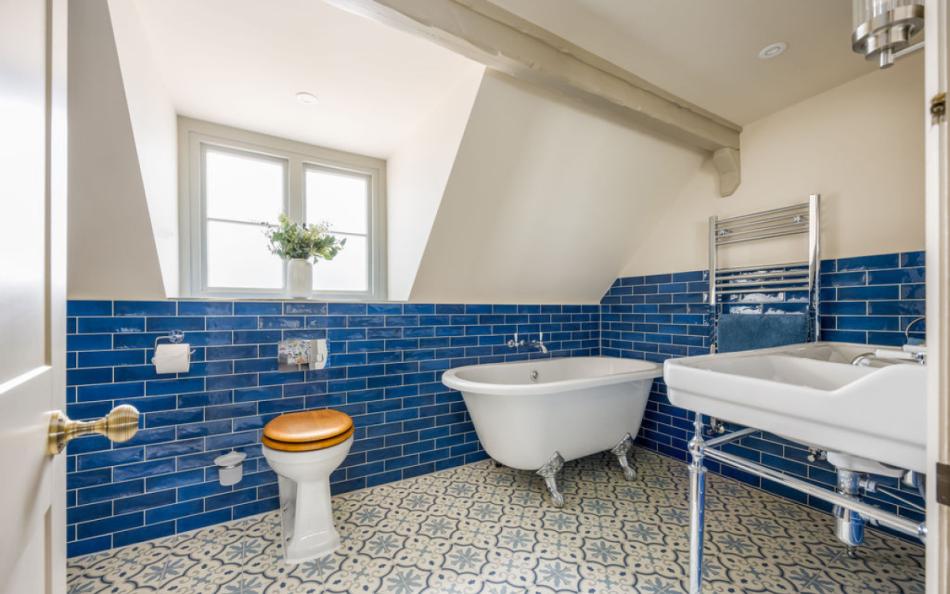 Large bathroom at Carrington Farmhouse