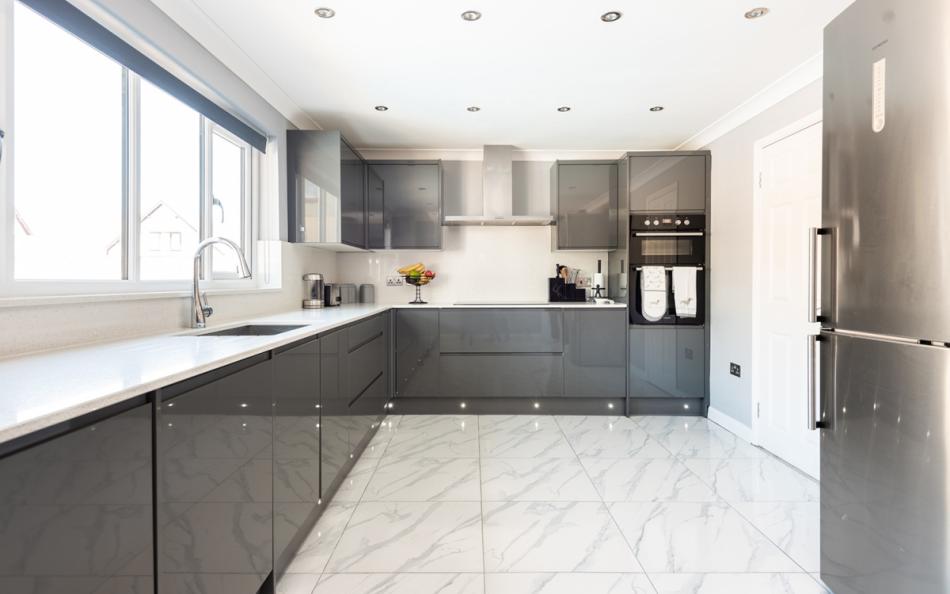 The modern fitted kitchen at 1 crestfields