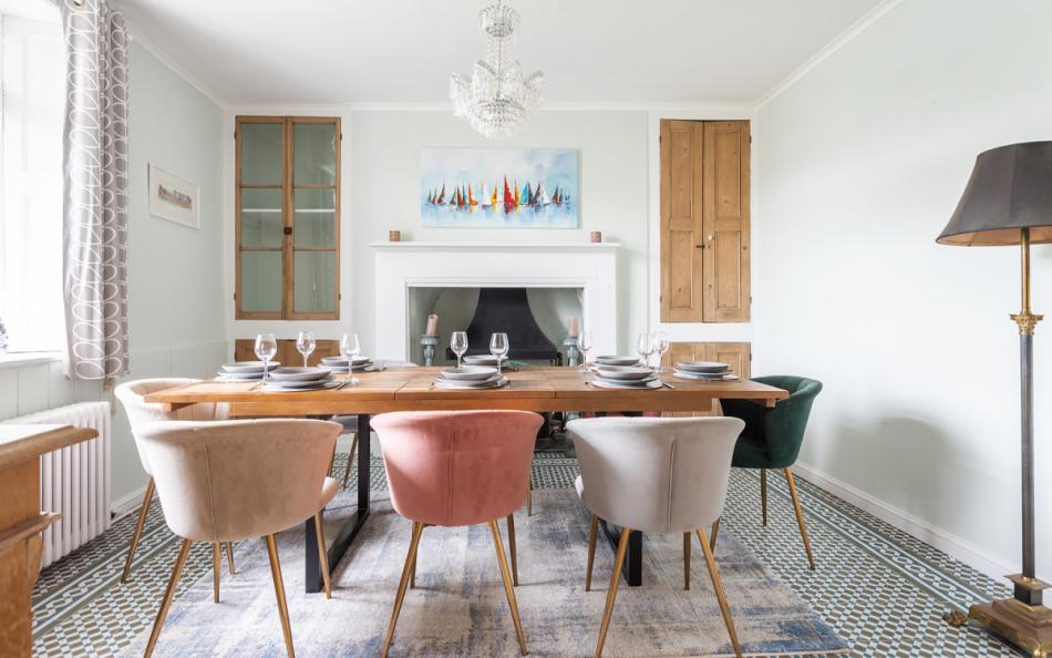 Stylish dining room blending the old with the new at Halcyon House